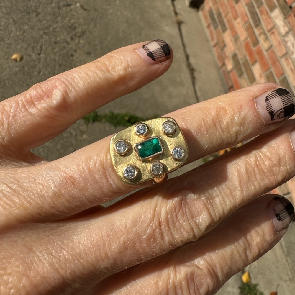 E.DeHaven 18k Emerald & Diamonds ring - Picture 14 of 16
